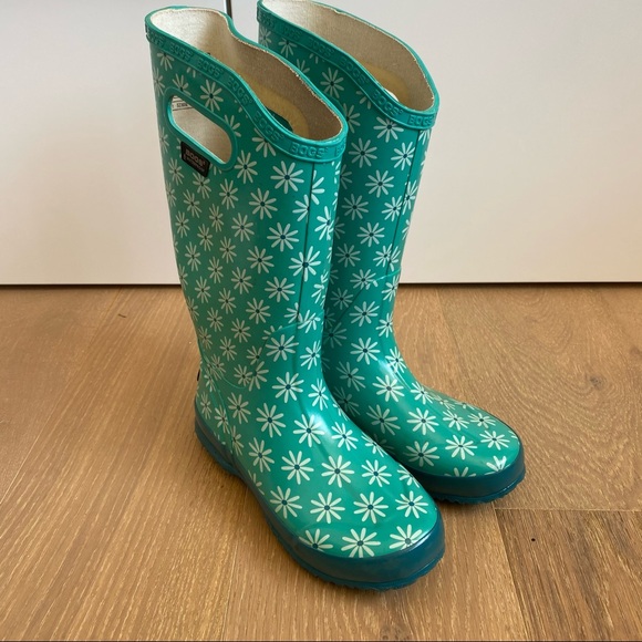 teal bogs